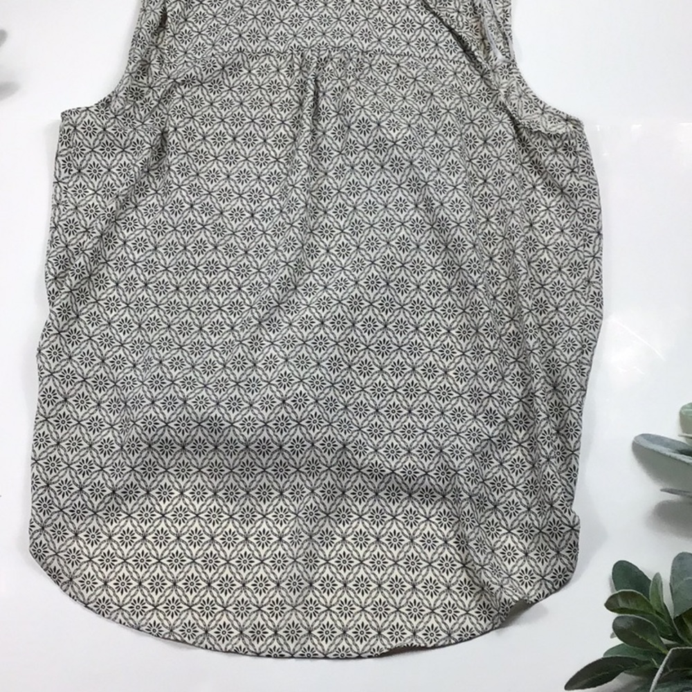 Anthropologie Everleigh > Sleeveless Floral Faux Wrap Blouse - Picture 11 of 11
